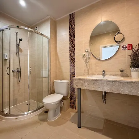 White Rock Castle - Pool & בלצ'יק