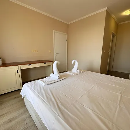 White Rock Castle - Pool & *