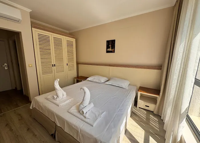 White Rock Castle - Pool &