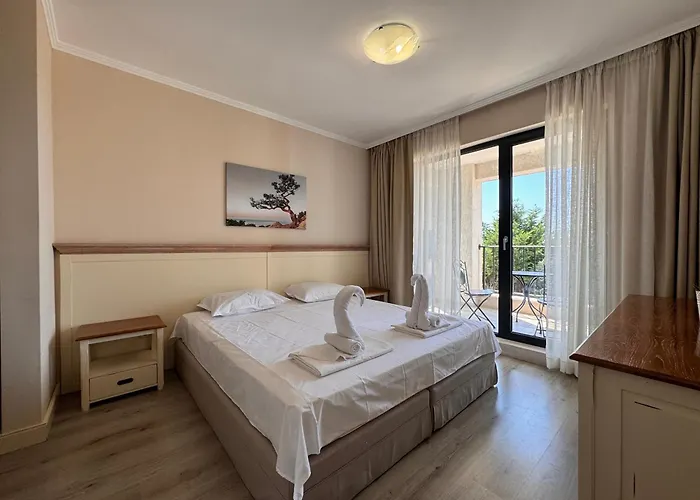 White Rock Castle - Pool & バルチク