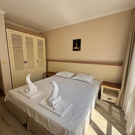 White Rock Castle - Pool &