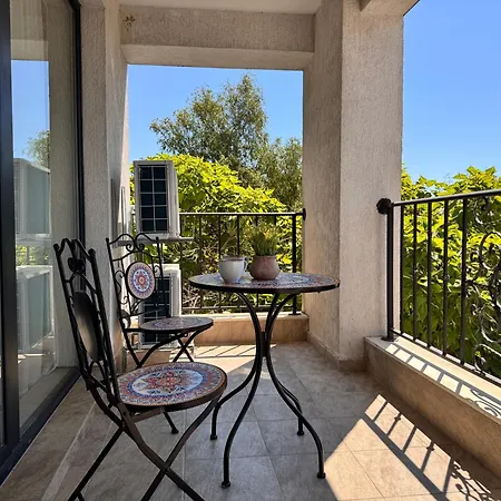 White Rock Castle - Pool & *