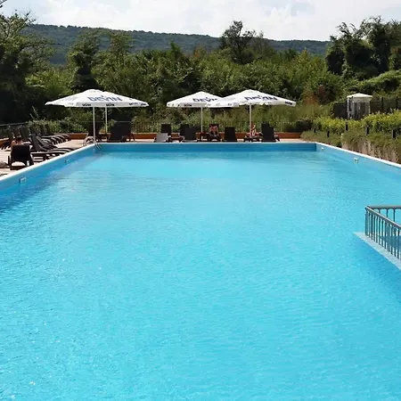 White Rock Castle - Pool & Apartmán