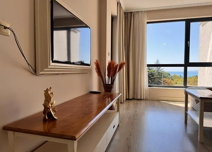 White Rock Castle - Pool &